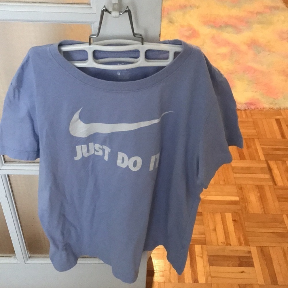 Nike T-shirt​​​​​​​